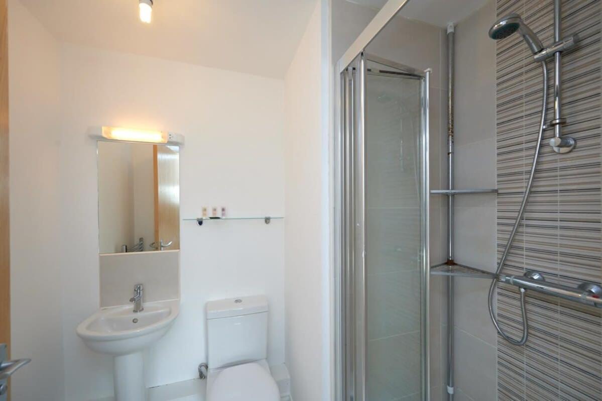 A Stylish Apartment With Parking In Preston بريستون المظهر الخارجي الصورة